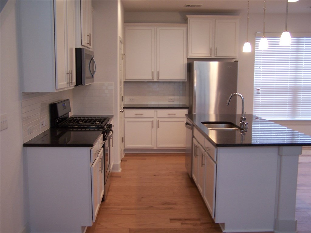 2214 Capulet Street Austin, TX 78741 - Photo 5 of 28