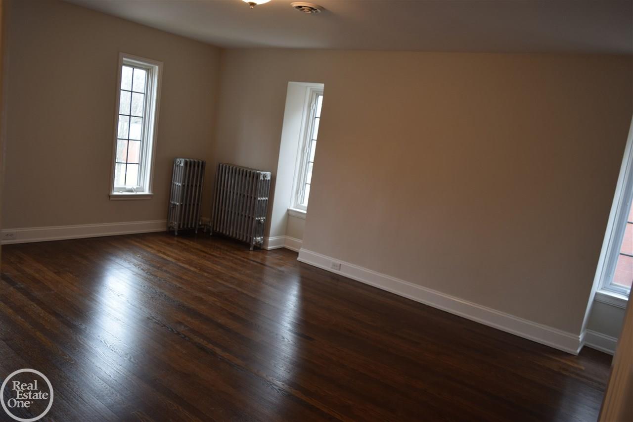 552 Cadieux Road Grosse Pointe, MI 48230 - Photo 11 of 51 31340987-10.JPG