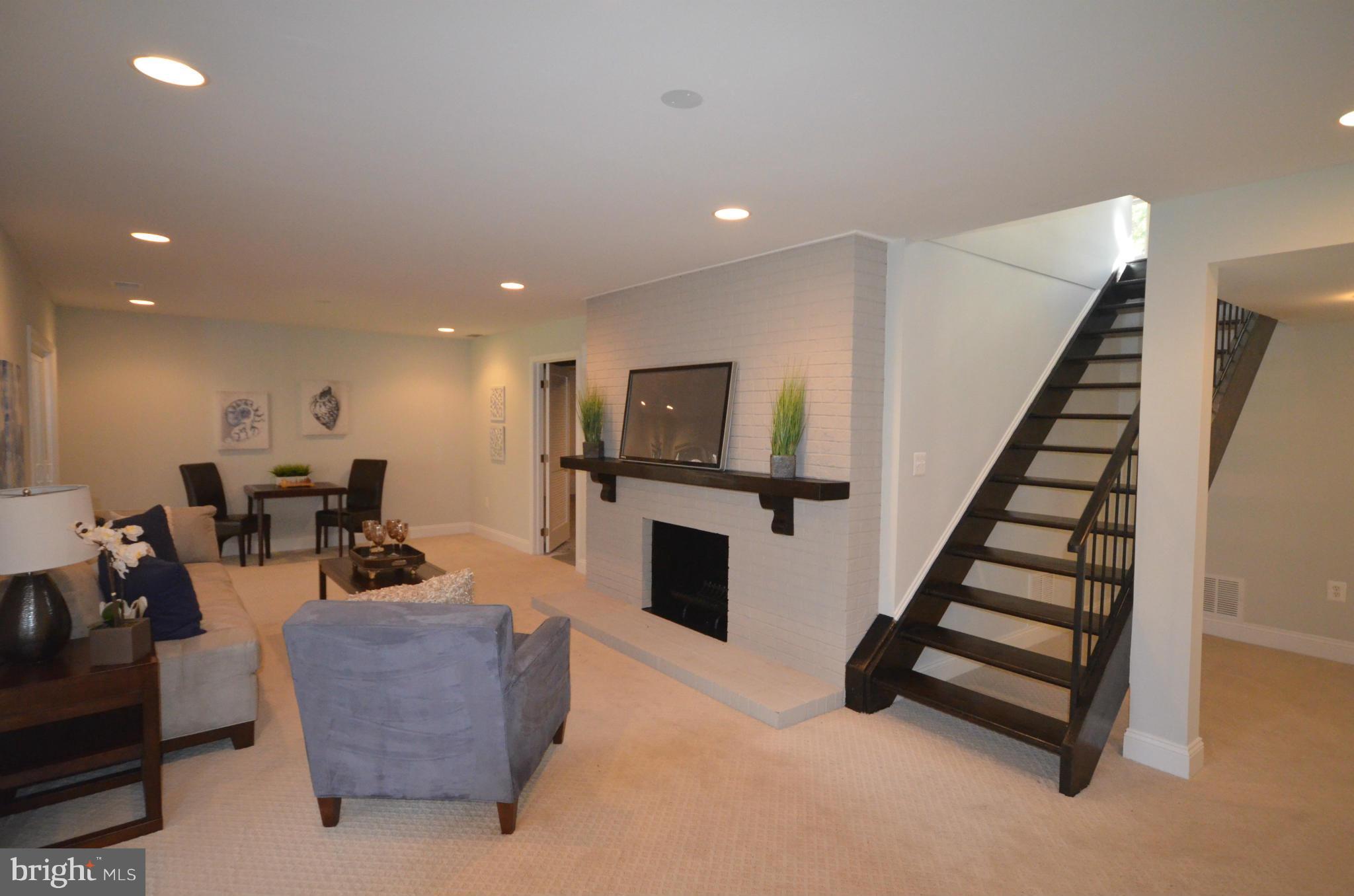 11304 Fieldstone Lane Reston, VA 20191 - Photo 21 of 28 Family Room