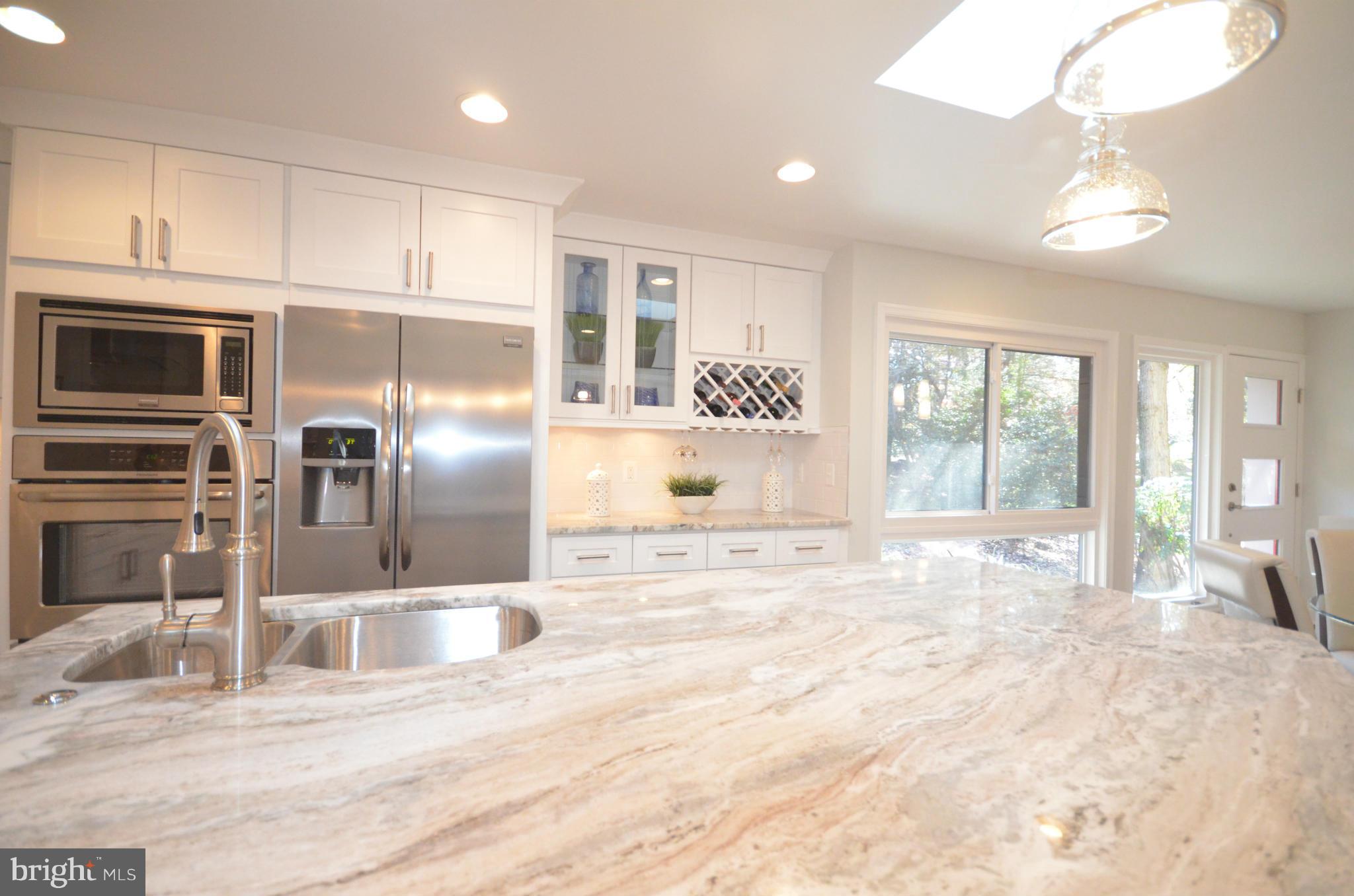 11304 Fieldstone Lane Reston, VA 20191 - Photo 6 of 28 Kitchen