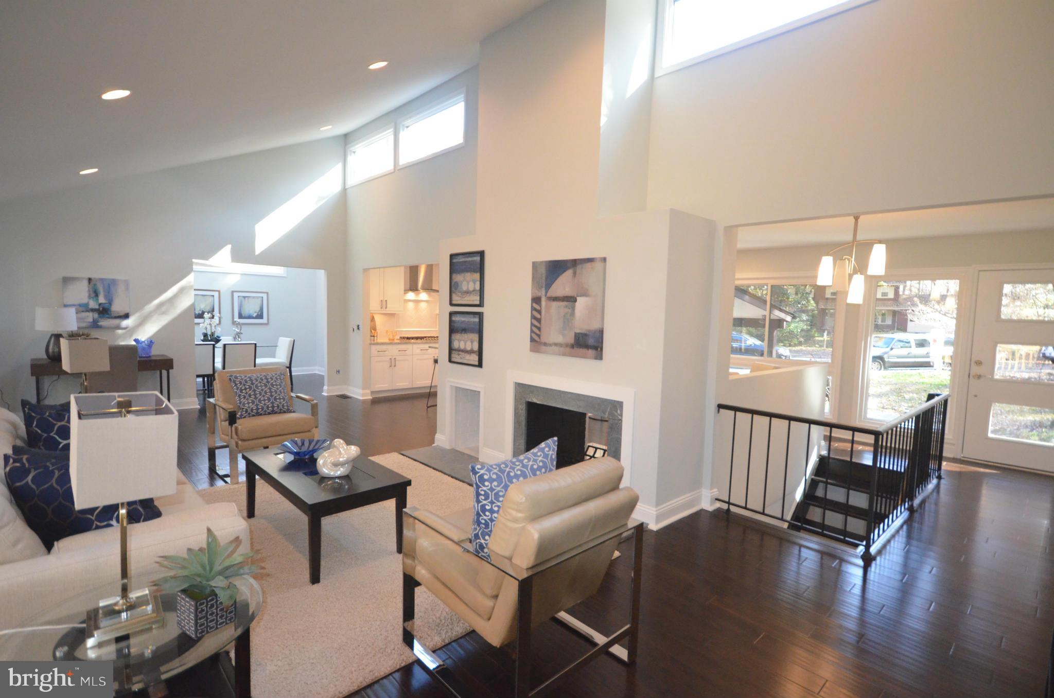 11304 Fieldstone Lane Reston, VA 20191 - Photo 8 of 28 Living Room