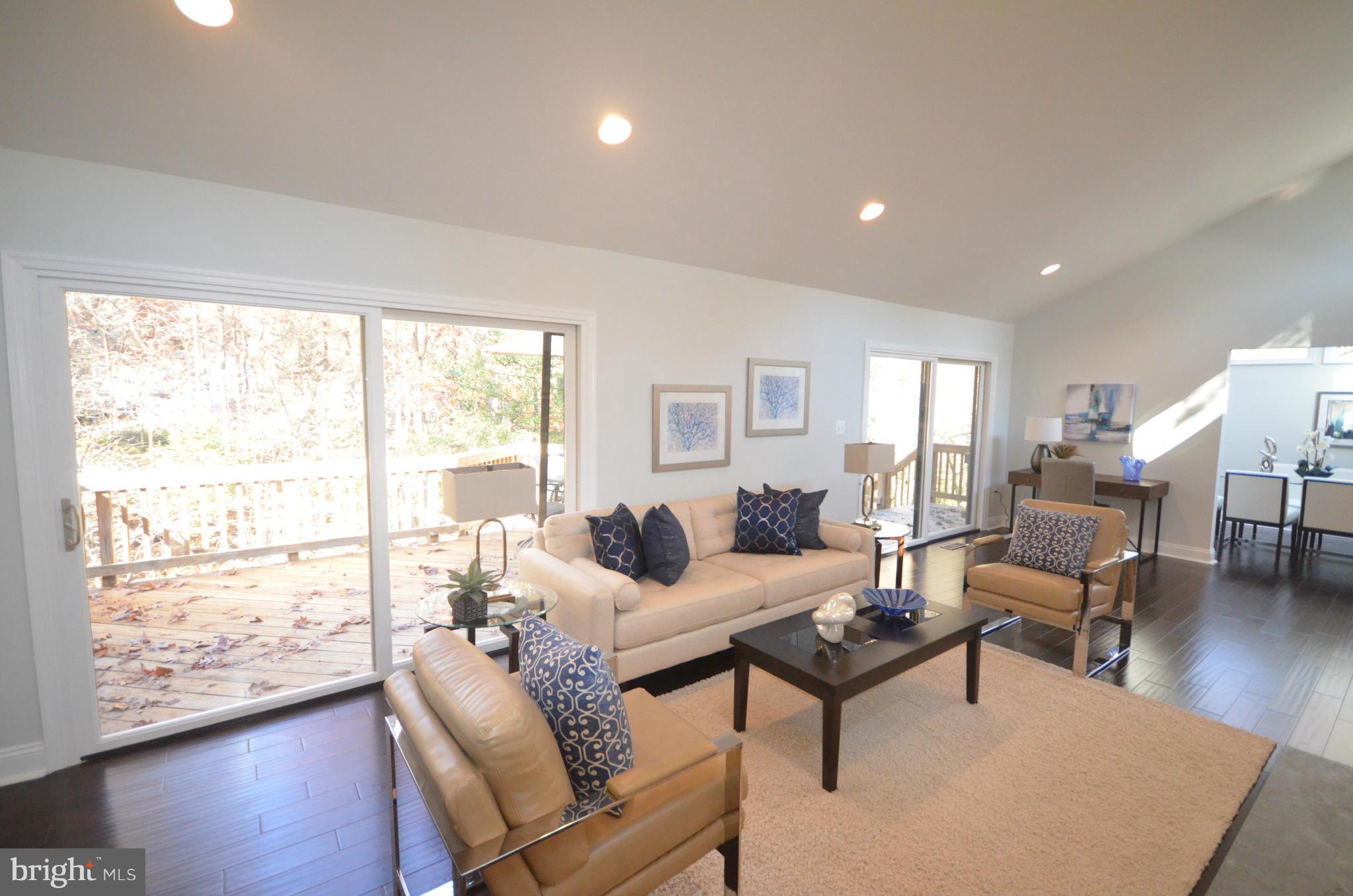 11304 Fieldstone Lane Reston, VA 20191 - Photo 10 of 28 Living Room