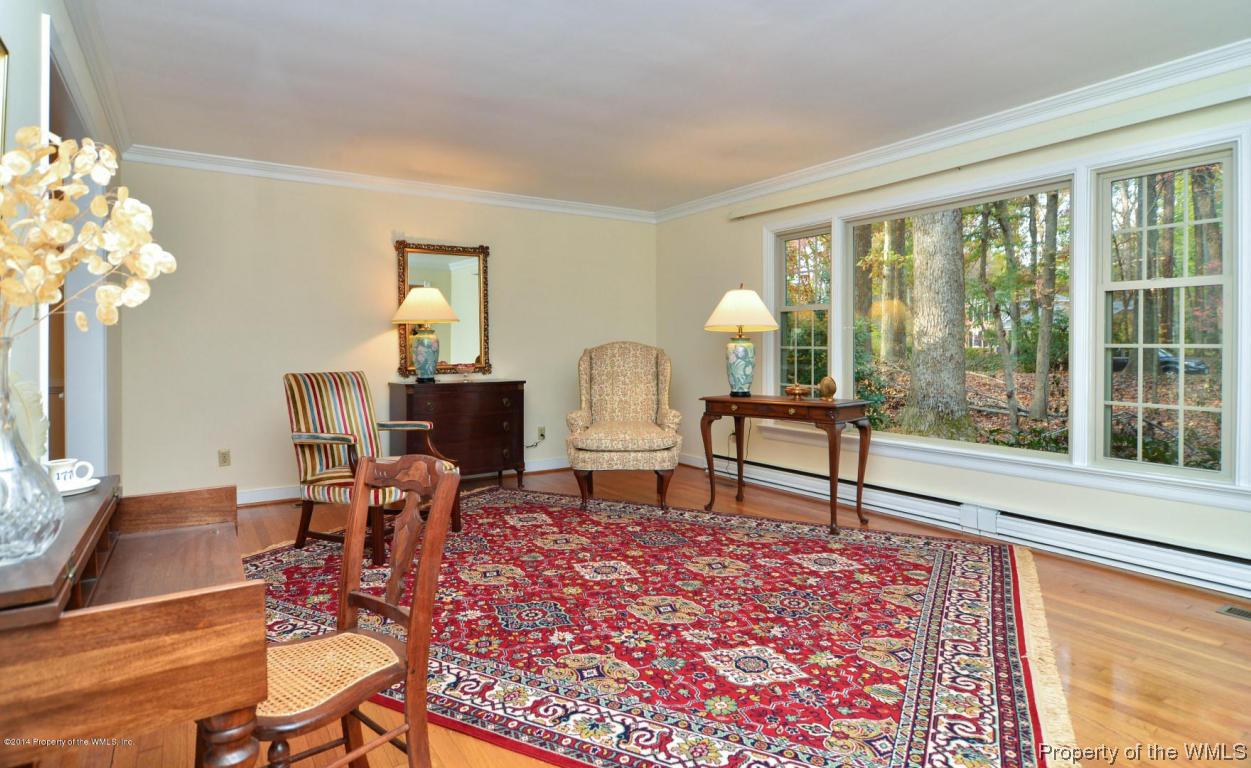 112 Little John Road Williamsburg, VA 23185 - Photo 4 of 38 Living room
