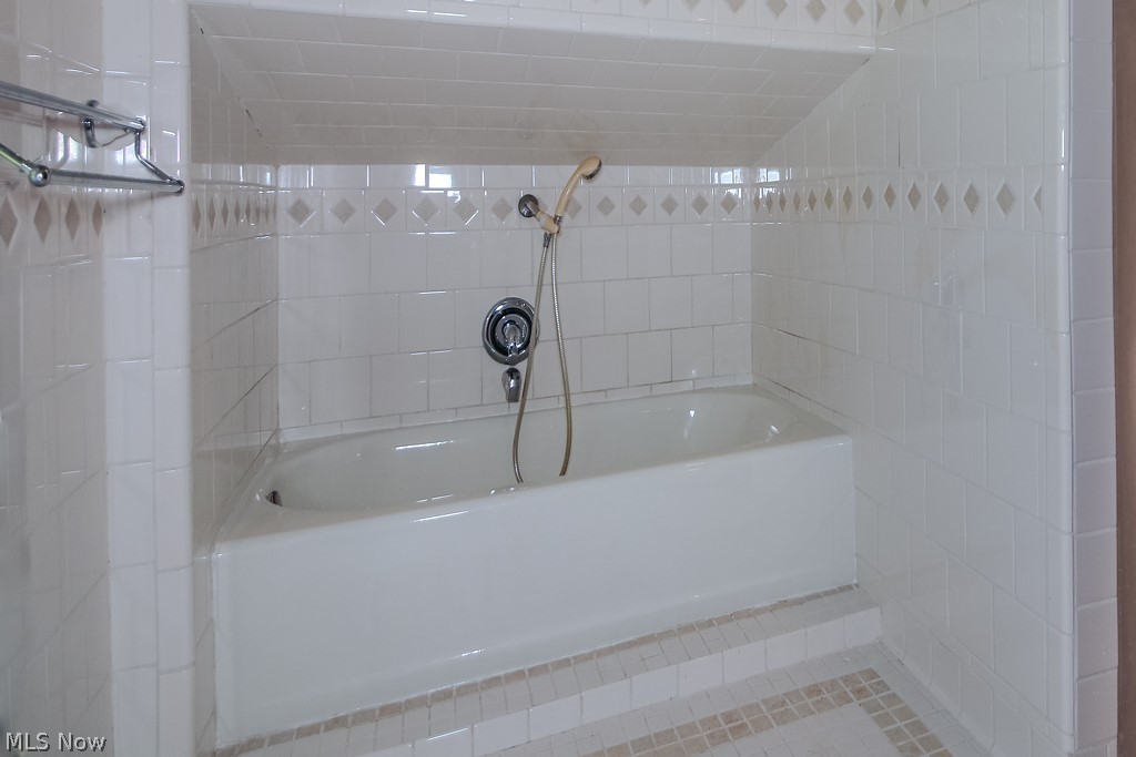 6360 Conley Road Painesville, OH 44077 - Photo 19 of 50 *Additional Bathroom in the apartment above garage*
