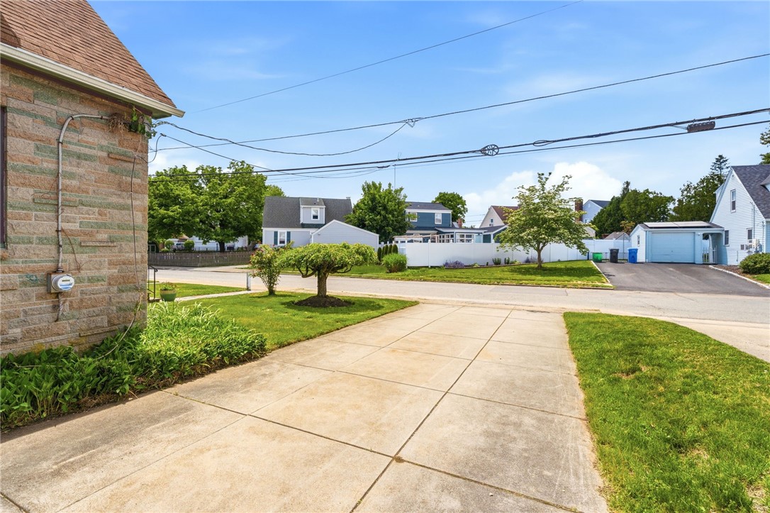 34 Intervale Road Cranston, RI 02910 - Photo 3 of 46
