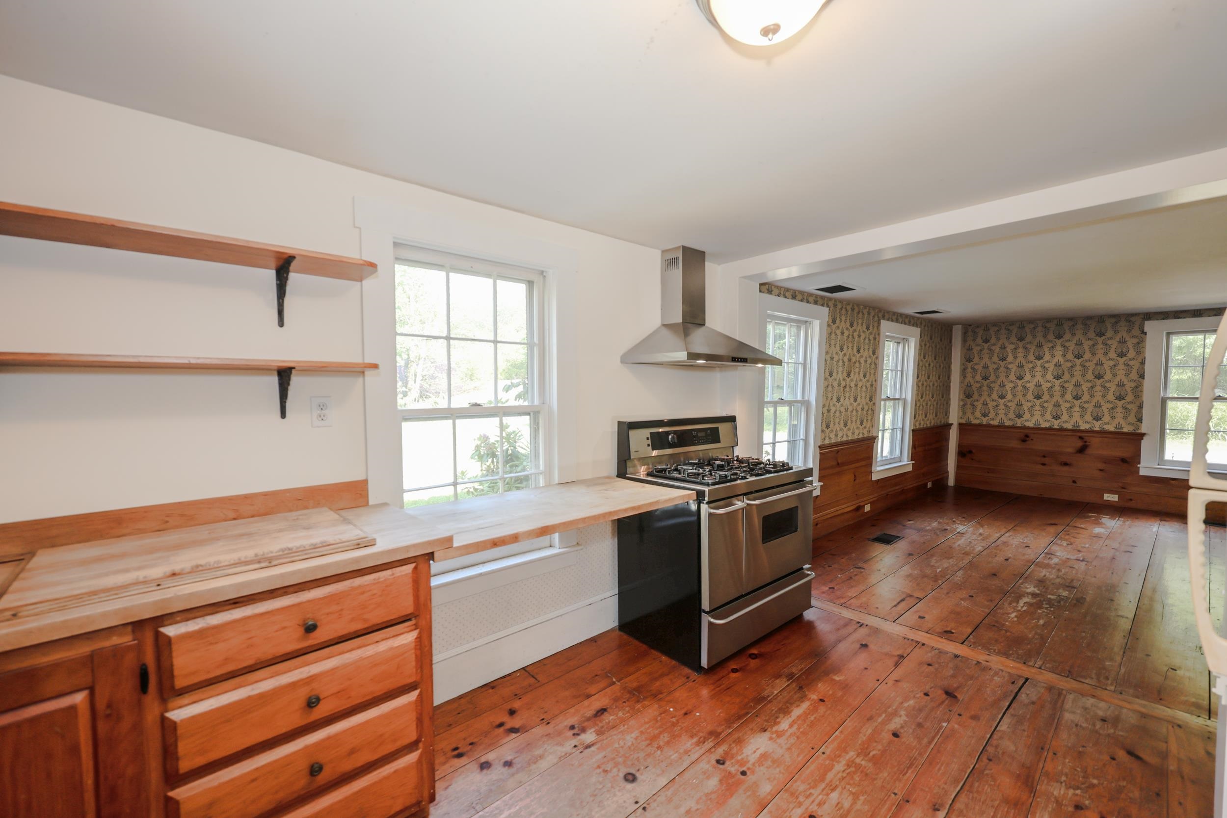 107 Greenfield Road New Boston, NH 03070 - Photo 9 of 59