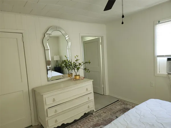 $1,500 | 1104 East Sycamore Street, Navasota, TX 77868