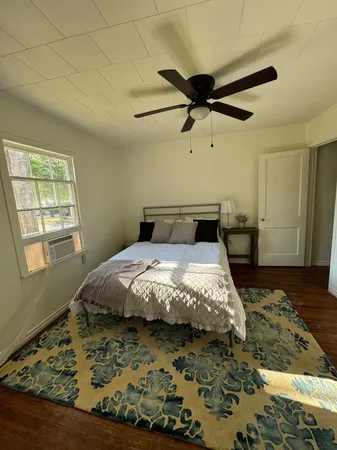 $1,500 | 1104 East Sycamore Street, Navasota, TX 77868