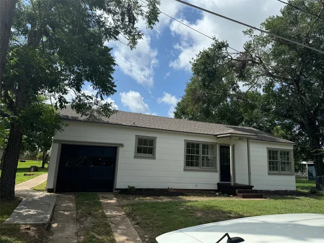 $1,650 | 1104 East Sycamore Street, Navasota, TX 77868