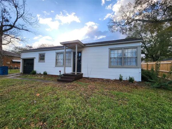 $1,500 | 1104 East Sycamore Street, Navasota, TX 77868