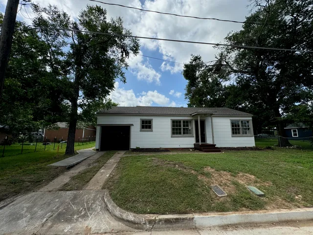 $1,650 | 1104 East Sycamore Street, Navasota, TX 77868