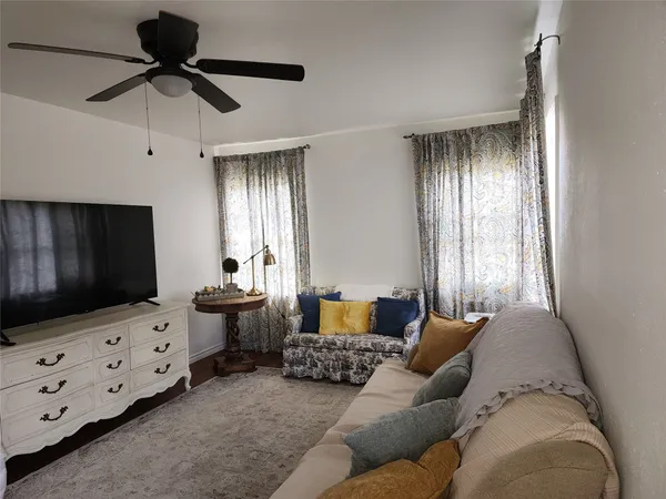 $1,500 | 1104 East Sycamore Street, Navasota, TX 77868