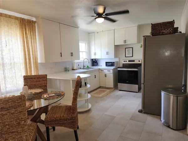 $1,500 | 1104 East Sycamore Street, Navasota, TX 77868