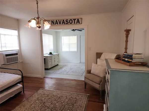 $1,500 | 1104 East Sycamore Street, Navasota, TX 77868