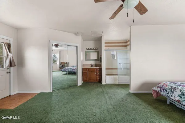 a view of livingroom with furniture