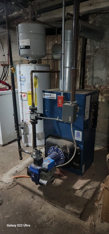 35 Cliftwood Street Springfield, MA 01108 - Photo 11 of 11 a room with gym equipment