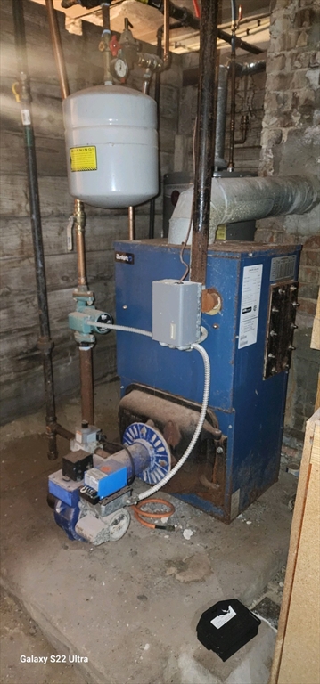 35 Cliftwood Street Springfield, MA 01108 - Photo 10 of 11 a room with gym equipment