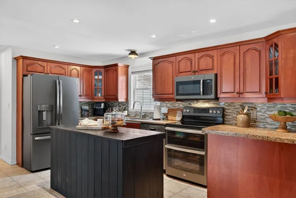 $900,000 | 59 Astilbe Lane, Yarmouth, ME 04096