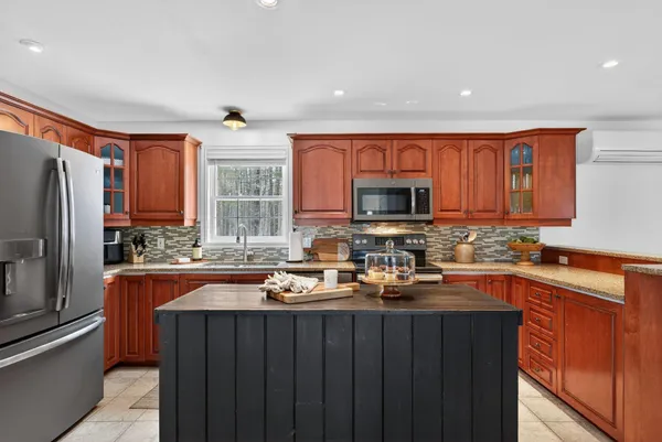 $900,000 | 59 Astilbe Lane, Yarmouth, ME 04096