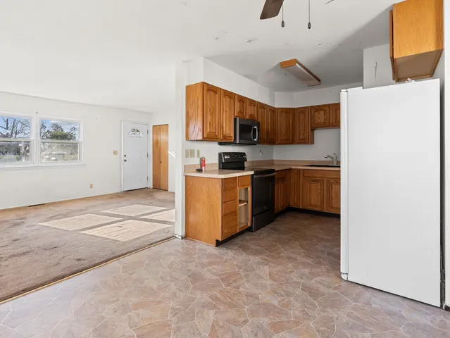 $240,000 | 317 Butterfield Road, North Aurora, IL 60542