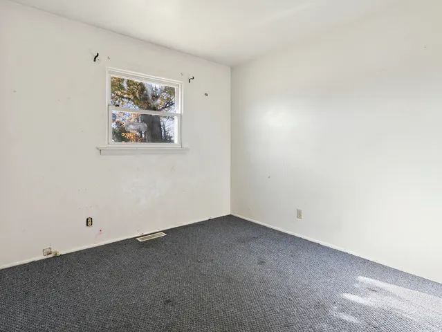 $240,000 | 317 Butterfield Road, North Aurora, IL 60542