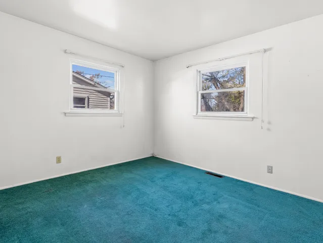 $240,000 | 317 Butterfield Road, North Aurora, IL 60542