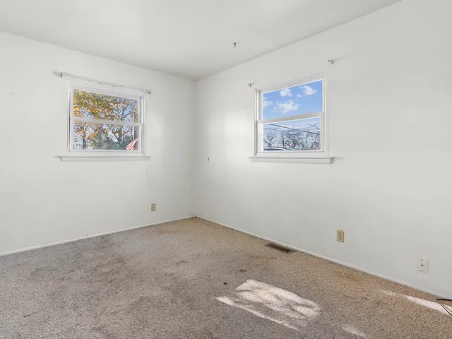 $240,000 | 317 Butterfield Road, North Aurora, IL 60542