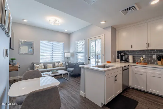 $2,400 | 475 North 9th Street, Unit 106, Phoenix, AZ 85006