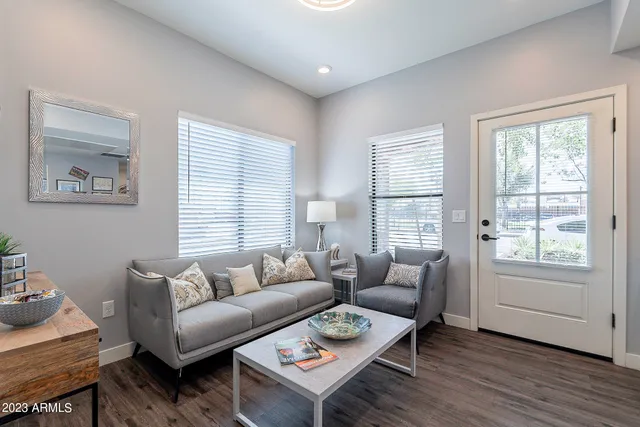 $2,400 | 475 North 9th Street, Unit 106, Phoenix, AZ 85006