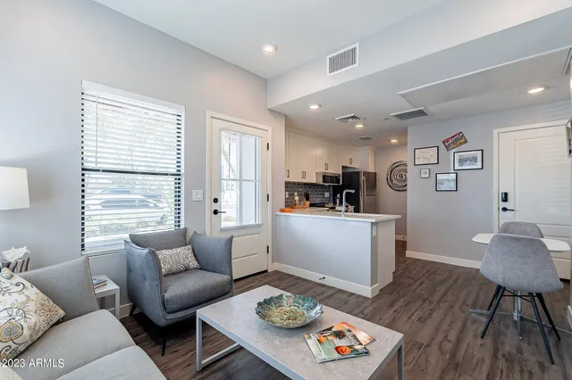 $2,400 | 475 North 9th Street, Unit 106, Phoenix, AZ 85006