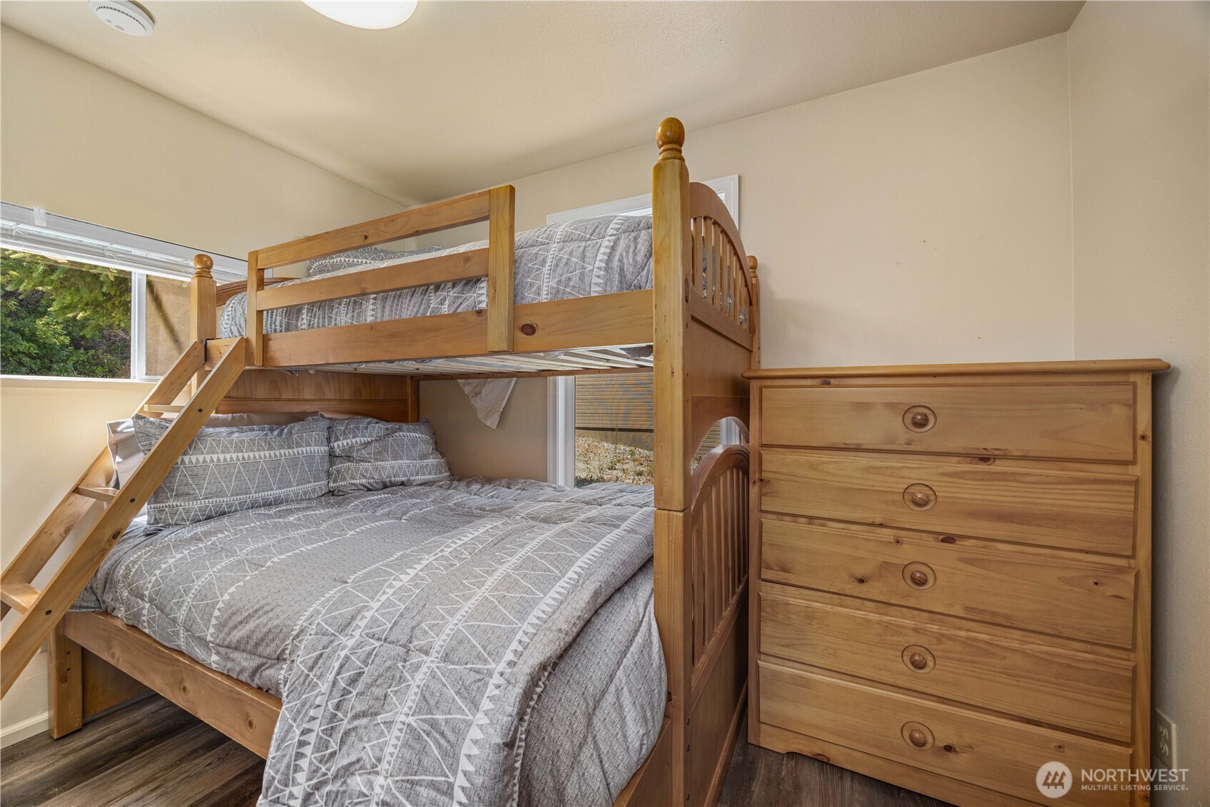 3132 South Lakeshore Road Chelan, WA 98816 - Photo 13 of 36 a bedroom with a bed and a window