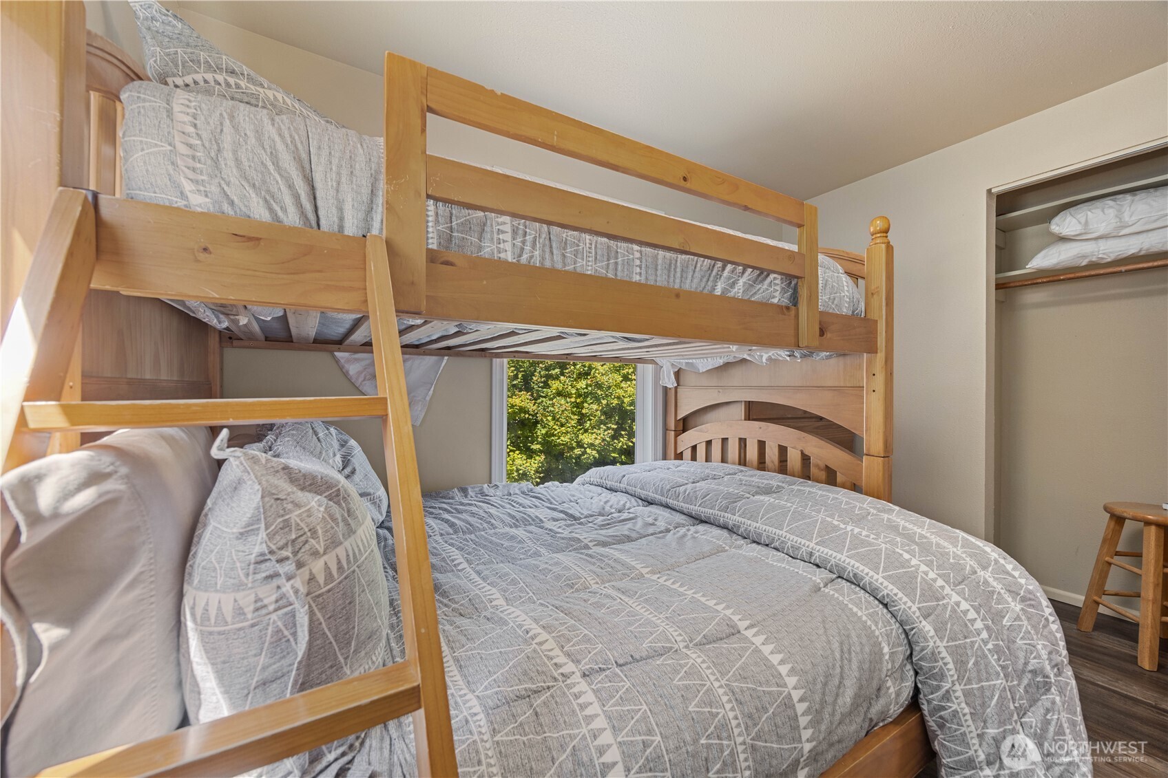 3132 South Lakeshore Road Chelan, WA 98816 - Photo 14 of 36 a bedroom with a bed and a window
