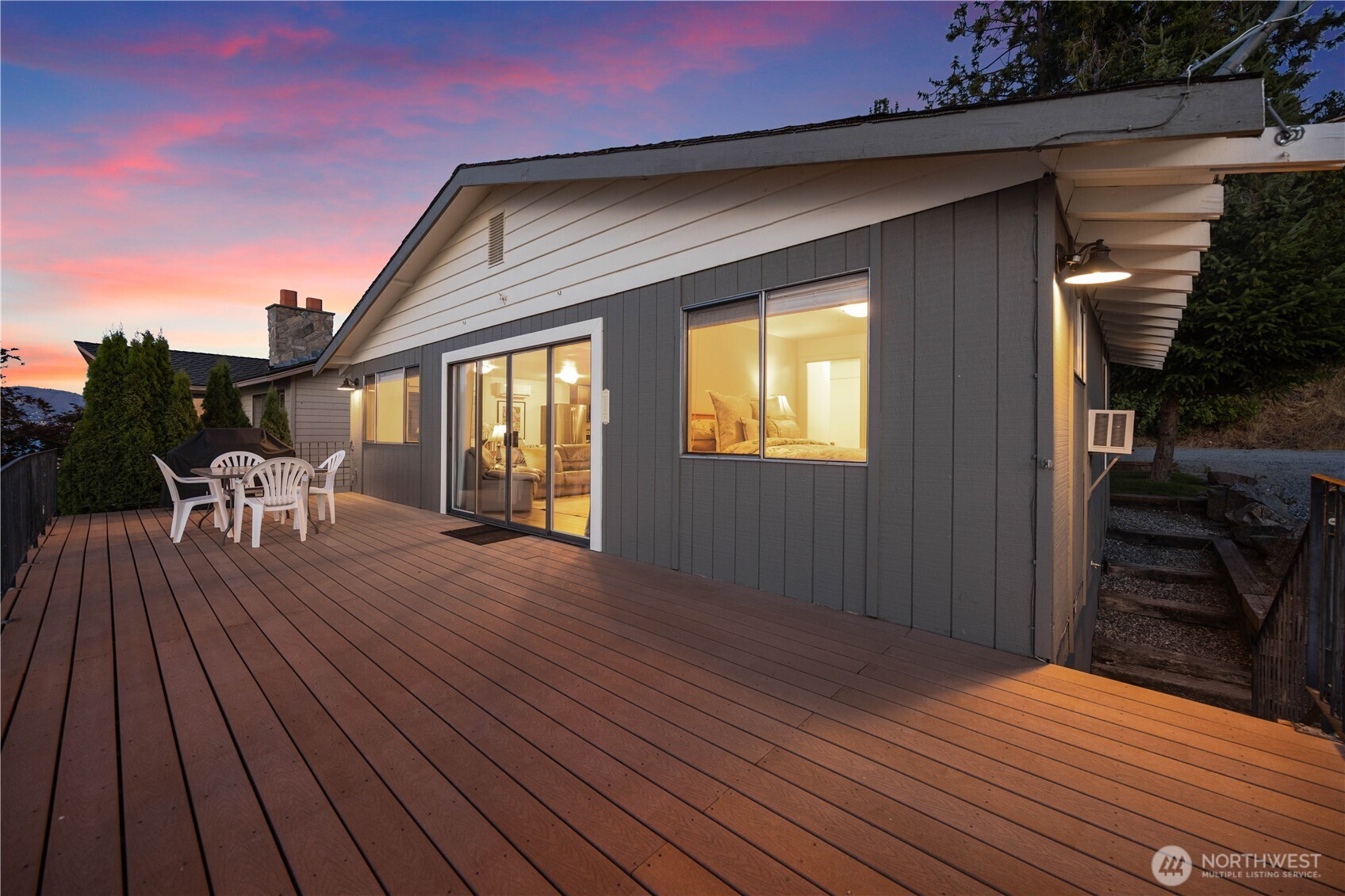 3132 South Lakeshore Road Chelan, WA 98816 - Photo 22 of 36 a house with wooden floor