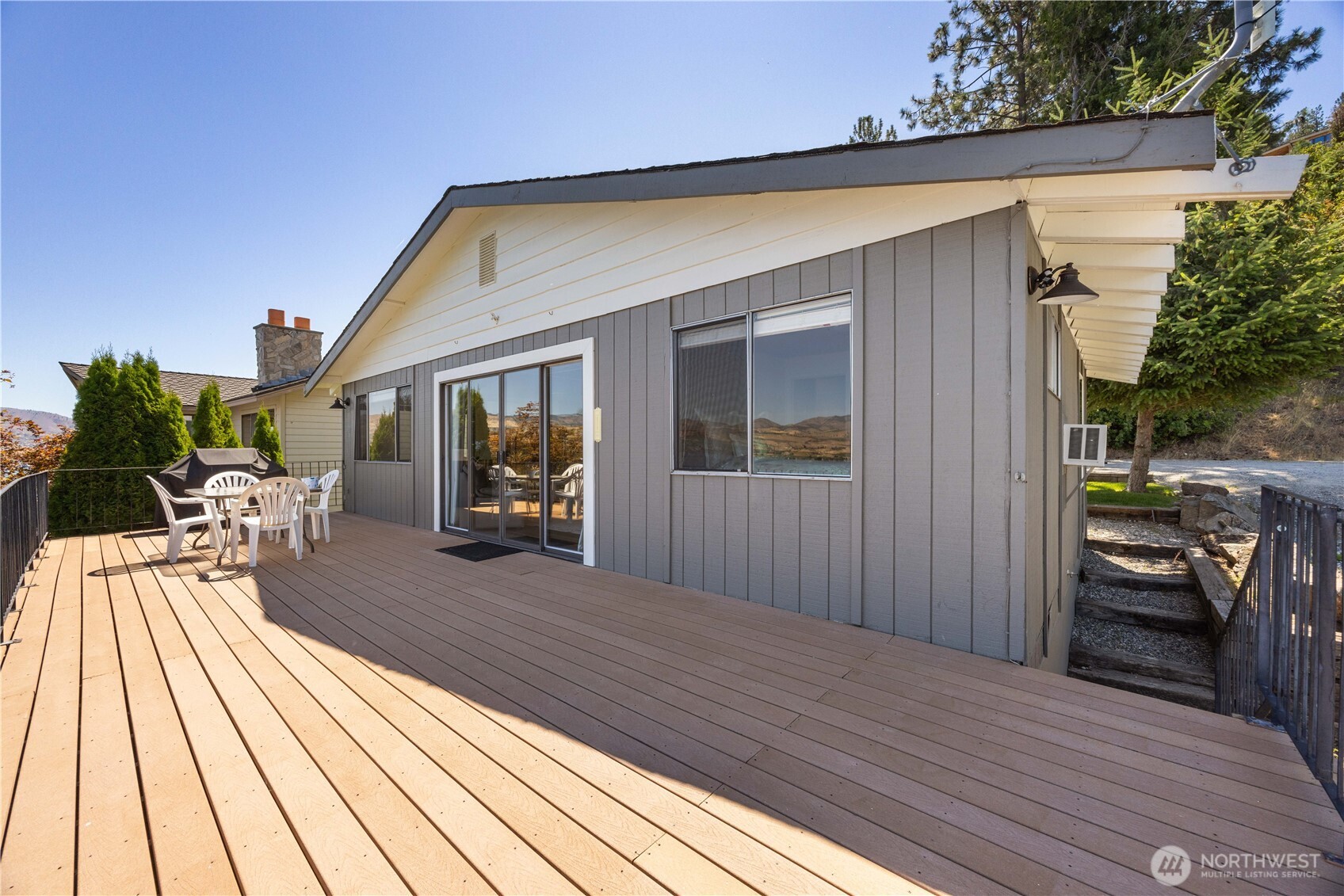 3132 South Lakeshore Road Chelan, WA 98816 - Photo 23 of 36 a view of a house with sitting area