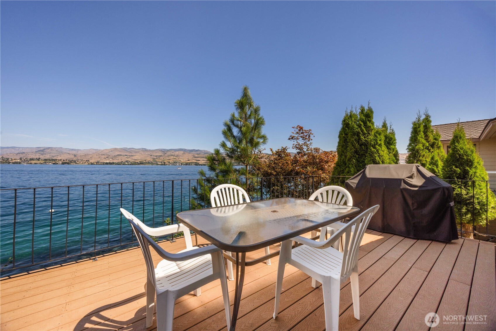 3132 South Lakeshore Road Chelan, WA 98816 - Photo 27 of 36 a view of a terrace with furniture