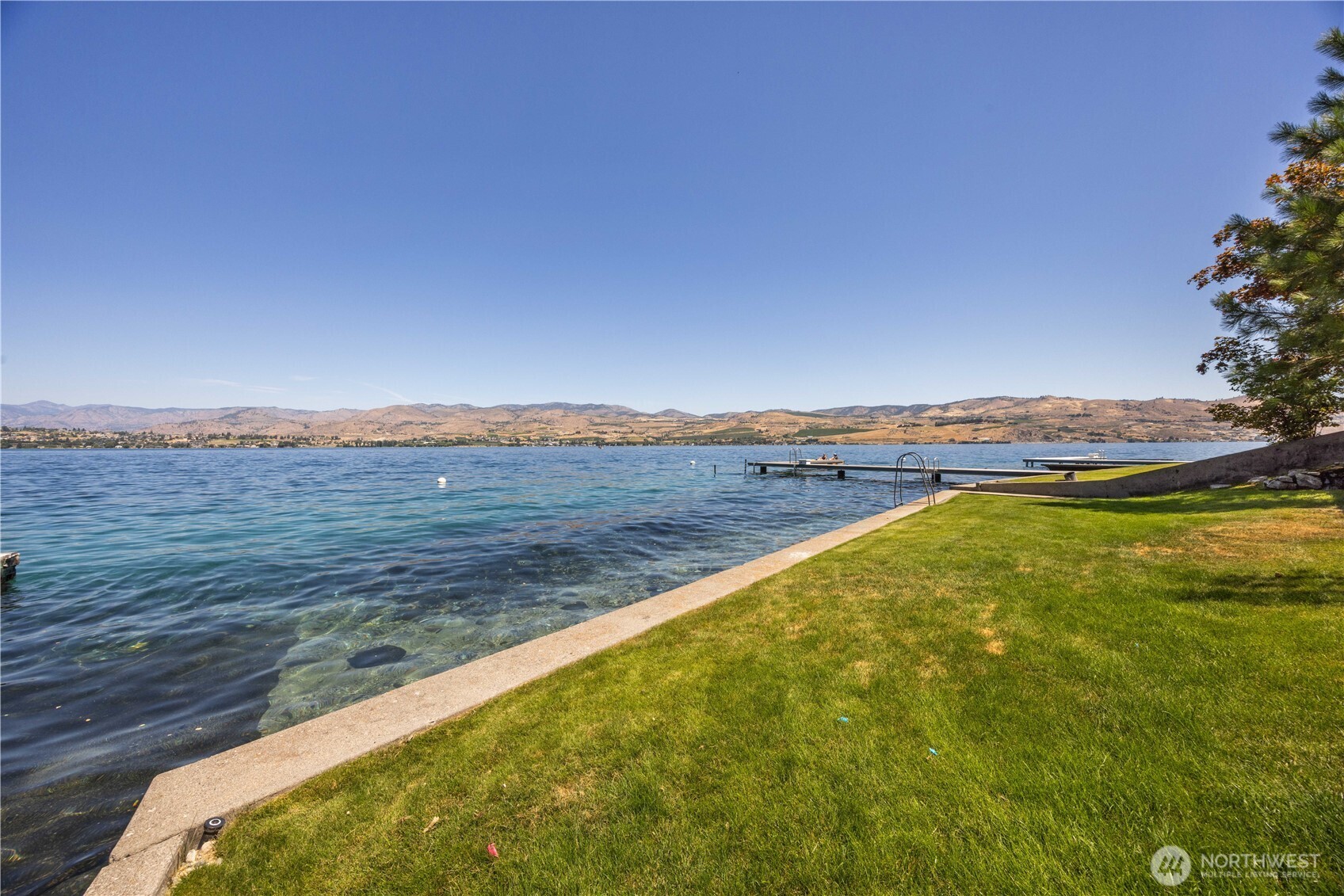 3132 South Lakeshore Road Chelan, WA 98816 - Photo 28 of 36 a view of an ocean from a balcony