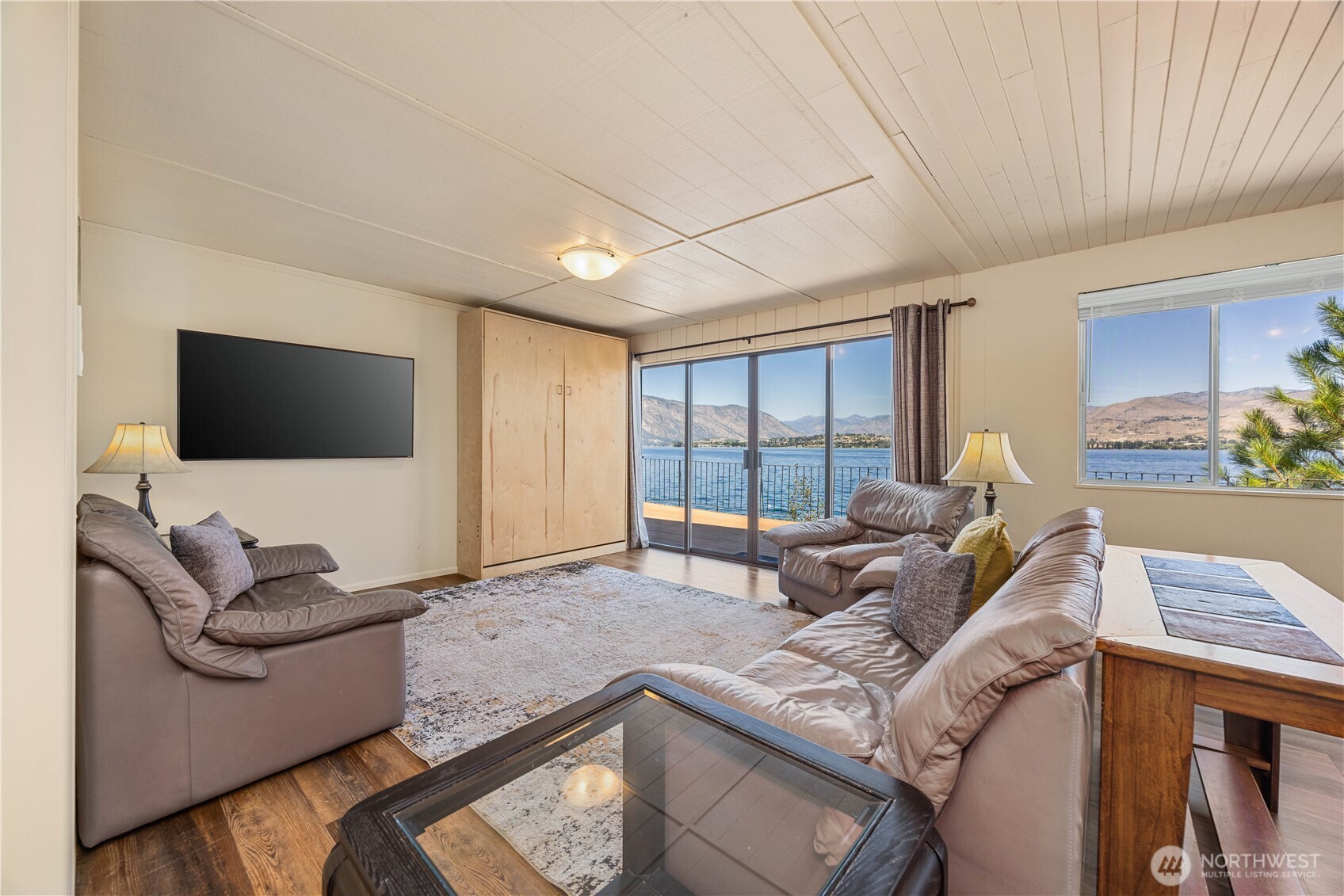 3132 South Lakeshore Road Chelan, WA 98816 - Photo 9 of 36 a living room with furniture and a flat screen tv