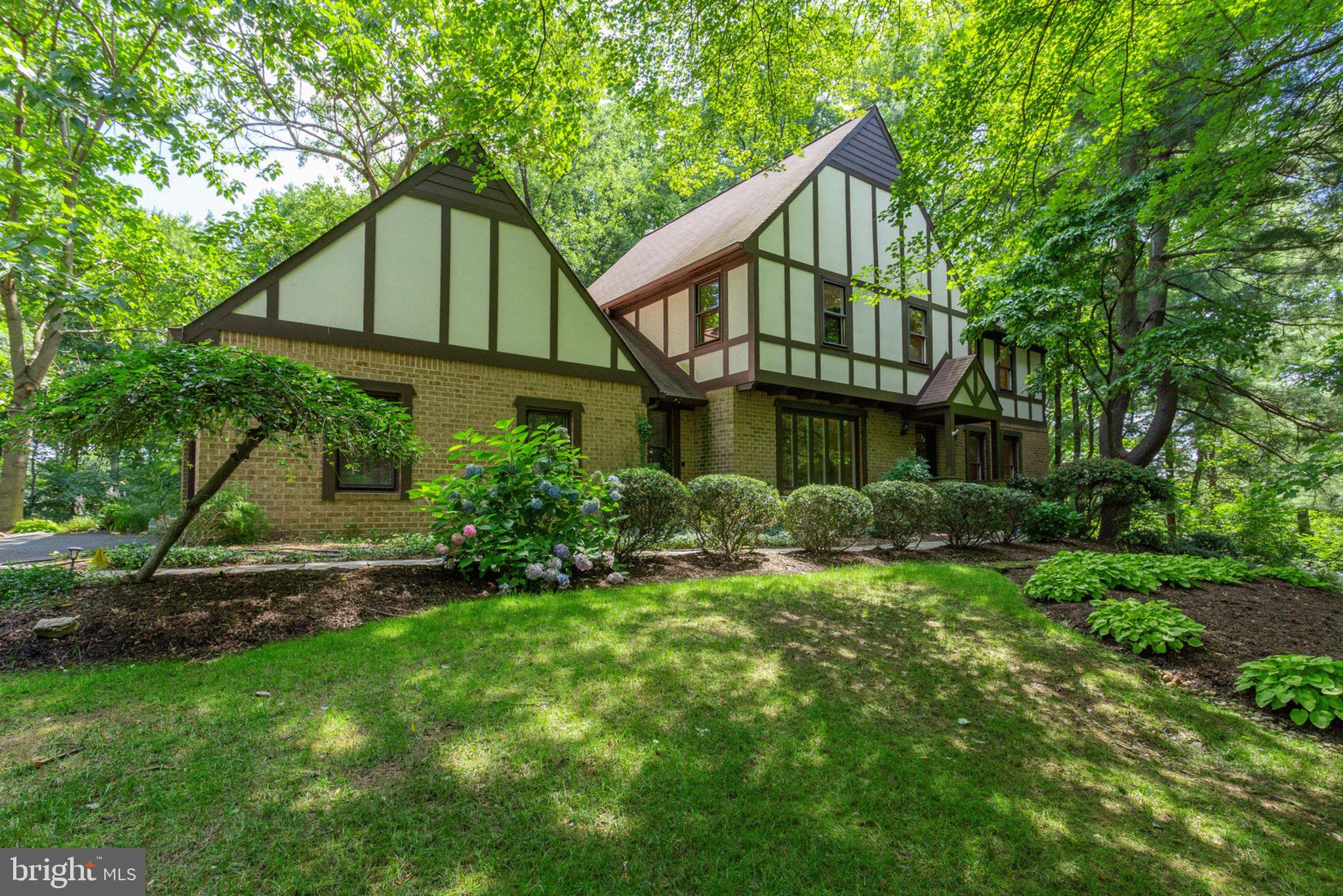 10104 Lawyers Road Vienna, VA 22181 - Photo 1 of 46 Tucked away on 1.1 acres in Vienna