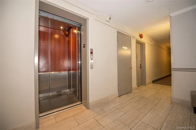 $290,000 | 120 Horton Highway, Unit A1, Mineola, NY 11501