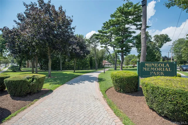$290,000 | 120 Horton Highway, Unit A1, Mineola, NY 11501