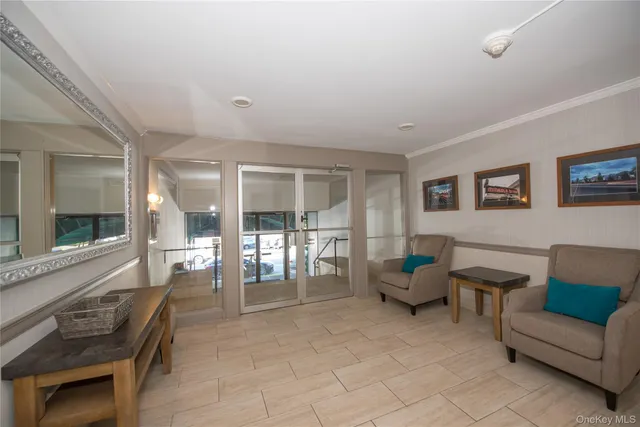 $290,000 | 120 Horton Highway, Unit A1, Mineola, NY 11501