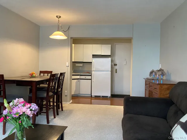 $290,000 | 120 Horton Highway, Unit A1, Mineola, NY 11501