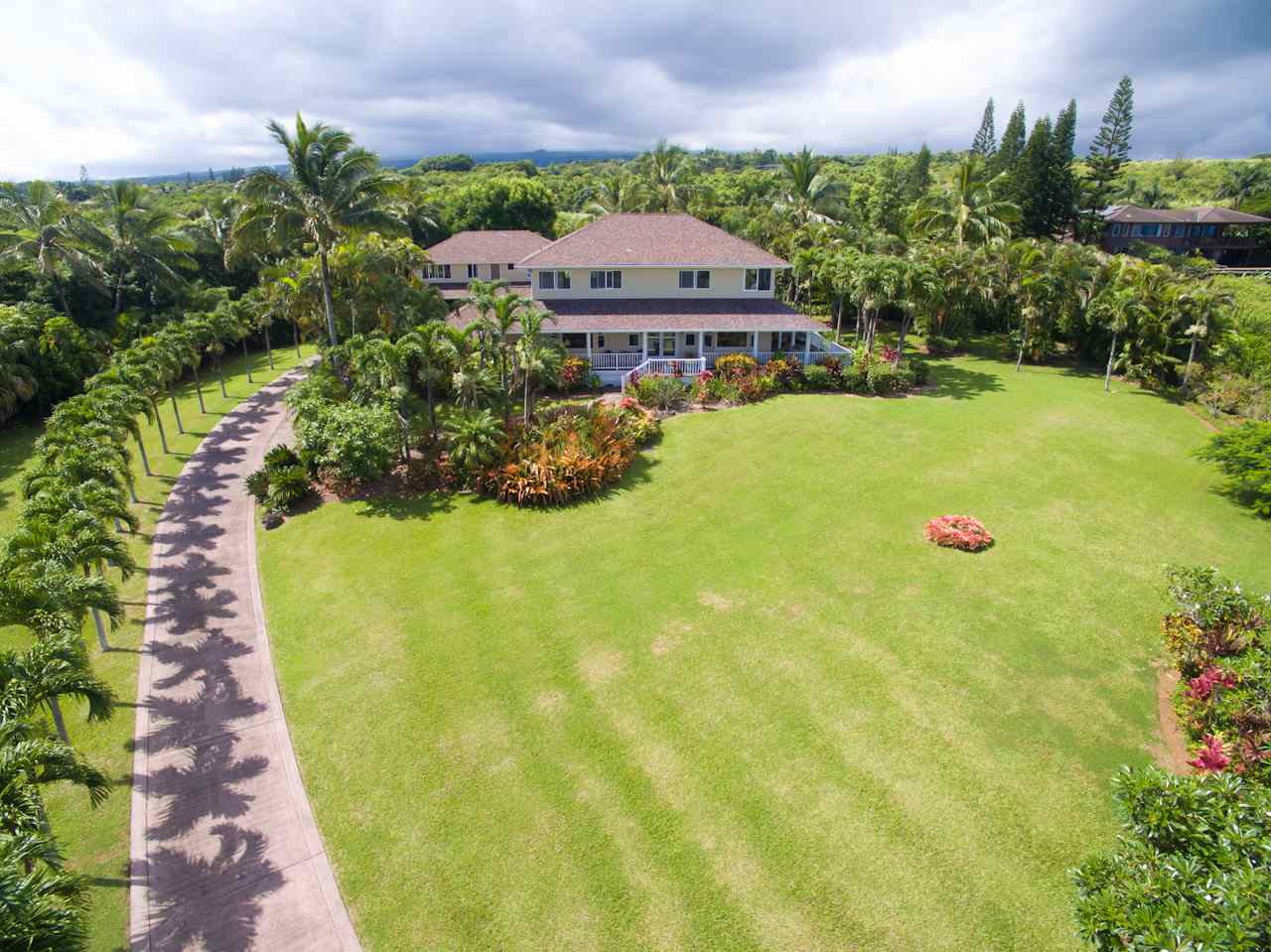 500 North Holokai Place Haiku, HI 96708 - Photo 17 of 17 a view of a flower in a garden