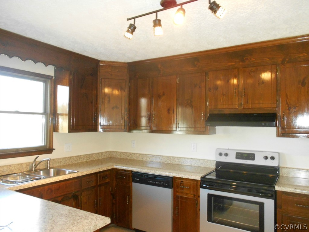 2308 Chemin Road Petersburg, VA 23805 - Photo 3 of 22 Gallery Image 3