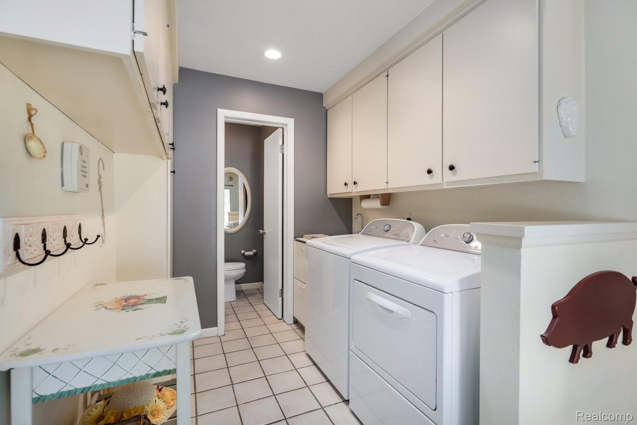 1739 Seever Circle Rochester, MI 48309 - Photo 15 of 34 24-web-or-mls-1739 Seever Circle Rochester Hills0024.jpg