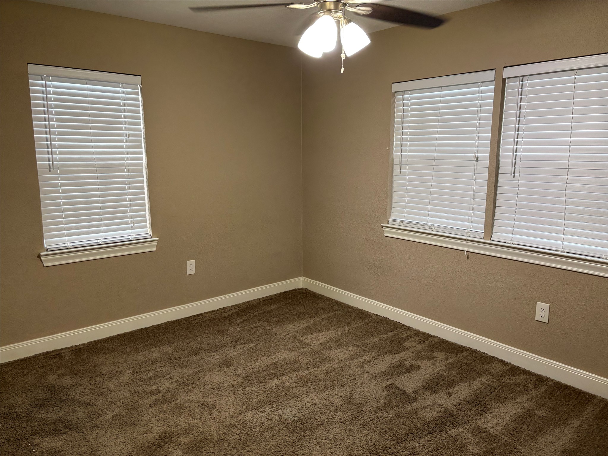 407 Terminal Street Houston, TX 77020 - Photo 9 of 14 Front bedroom