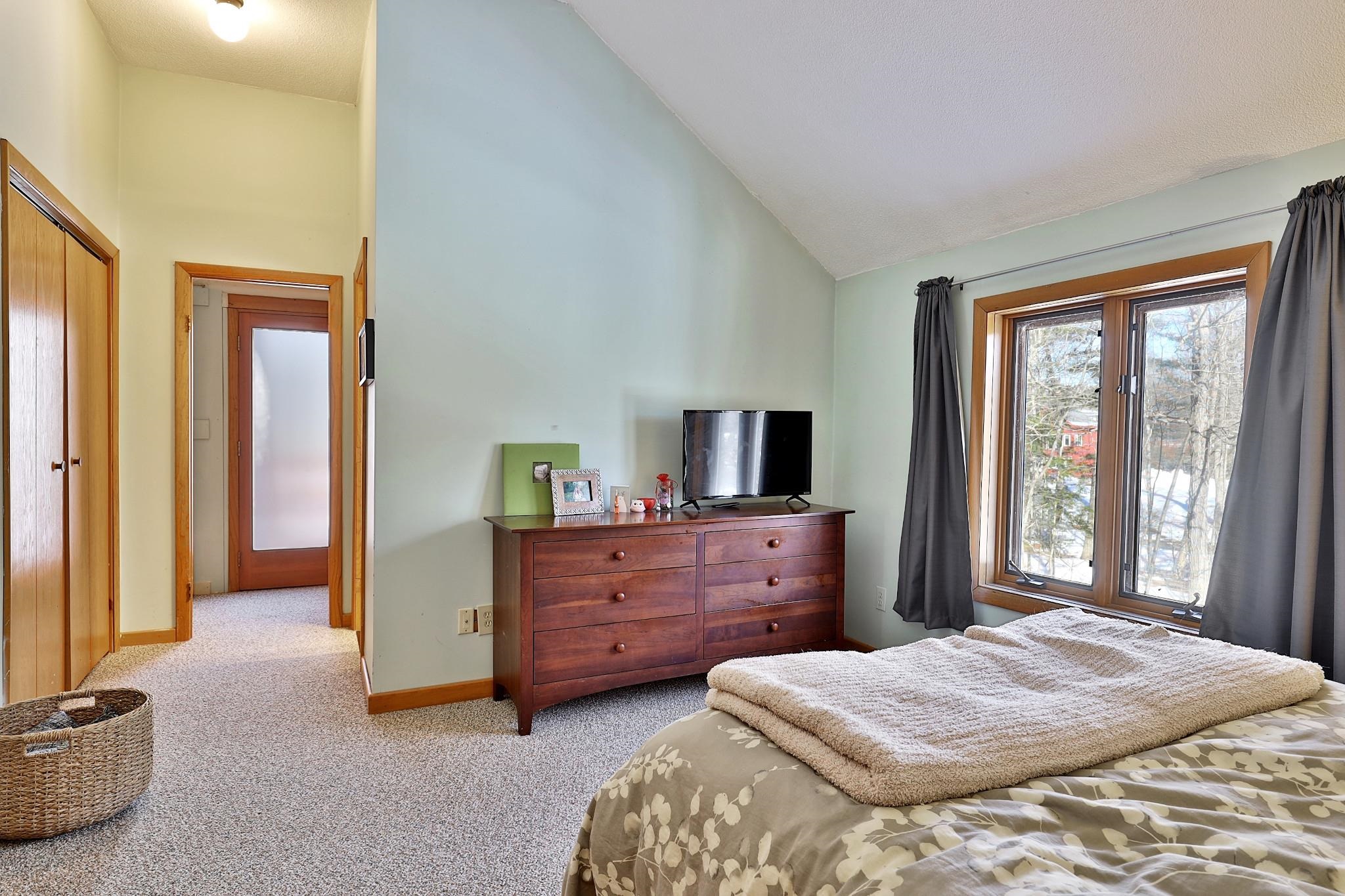 595 Main Street Chester, VT 05143 - Photo 8 of 40