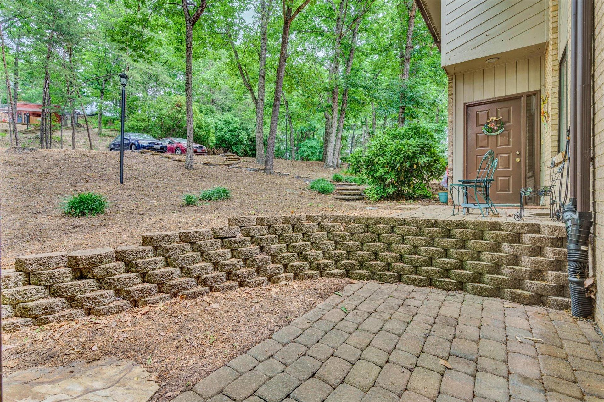 2910 Tree Swallow Road Roanoke, VA 24018 - Photo 4 of 36 a view of a pathway of a house