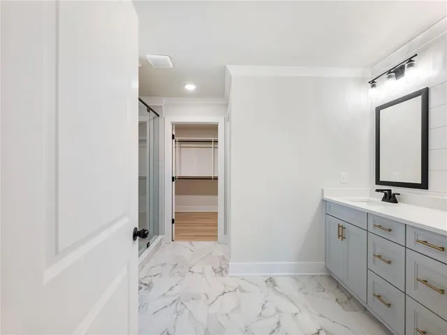 a black and white photo of a living room