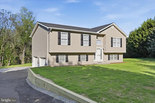 $472,000 | 174 Open Field Lane, Falling Waters, WV 25419